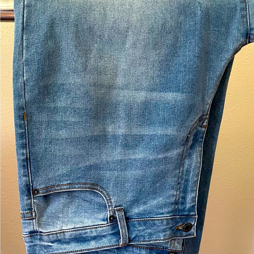 High Rise Crop Wide Leg Jeans - Picture 3 of 7